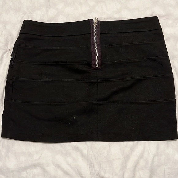 BCBG Generation Black Bandage Bodycon Skirt w/ Zipper Pockets - Picture 2 of 7